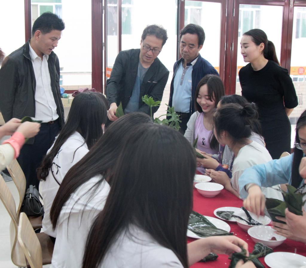宣传部、学工部、后勤处联合举办的“2016我们的节日——悠悠端午情”活动