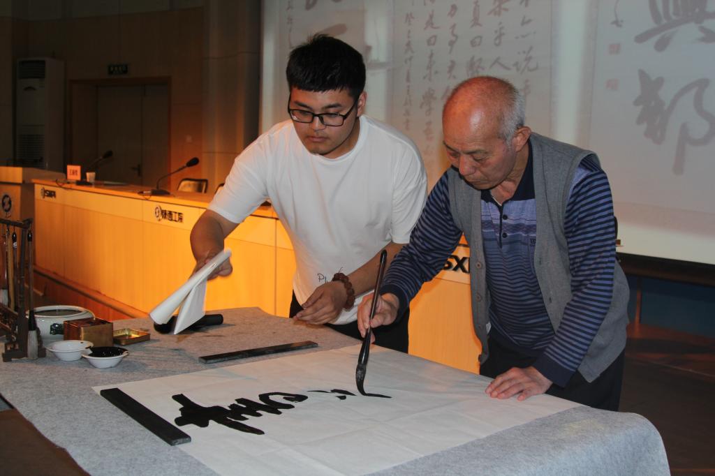 王颖哲老师现场挥毫