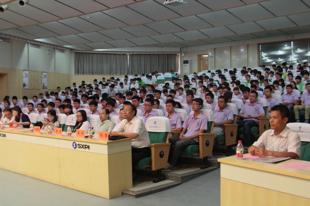 学院相关领导及第三届亿滋班全体学员参加了开班典礼