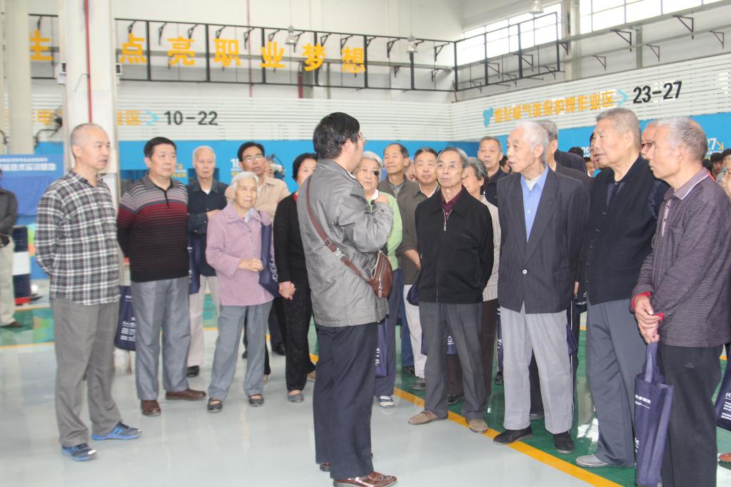 参观材料学院实训基地