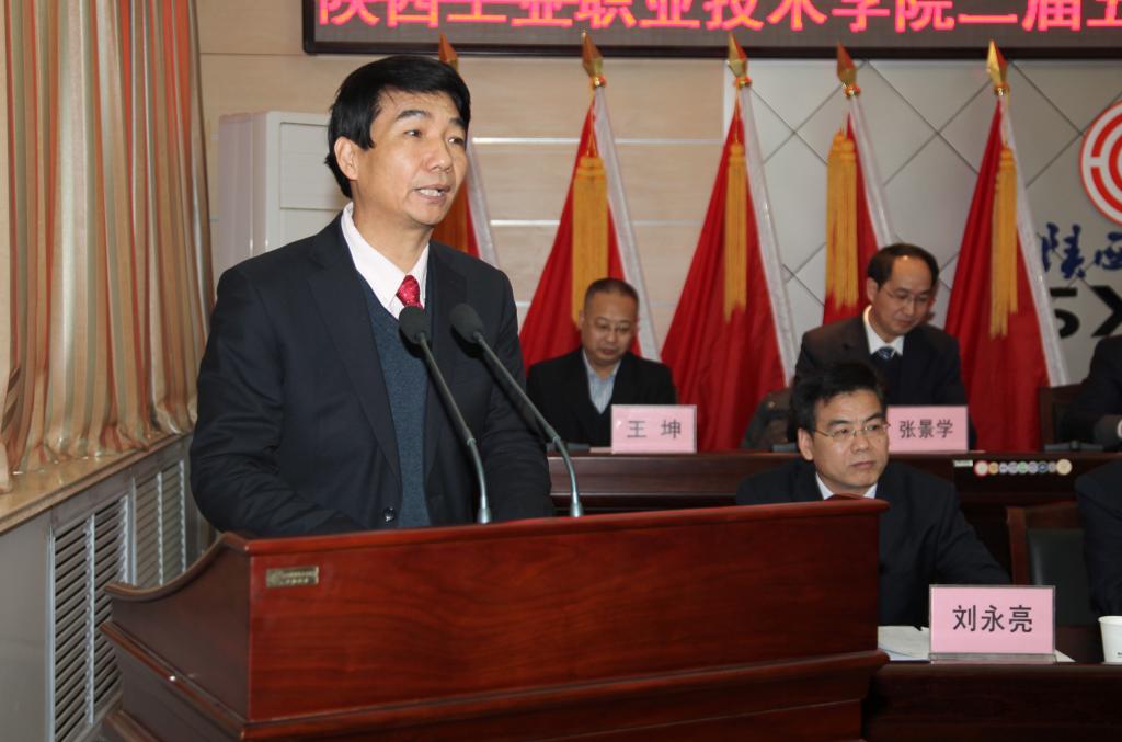 院长崔岩作2014年学院行政工作报告