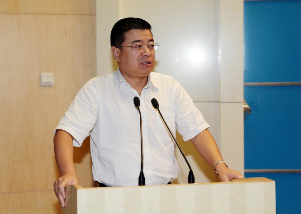 省教育厅副厅长高晶华讲话