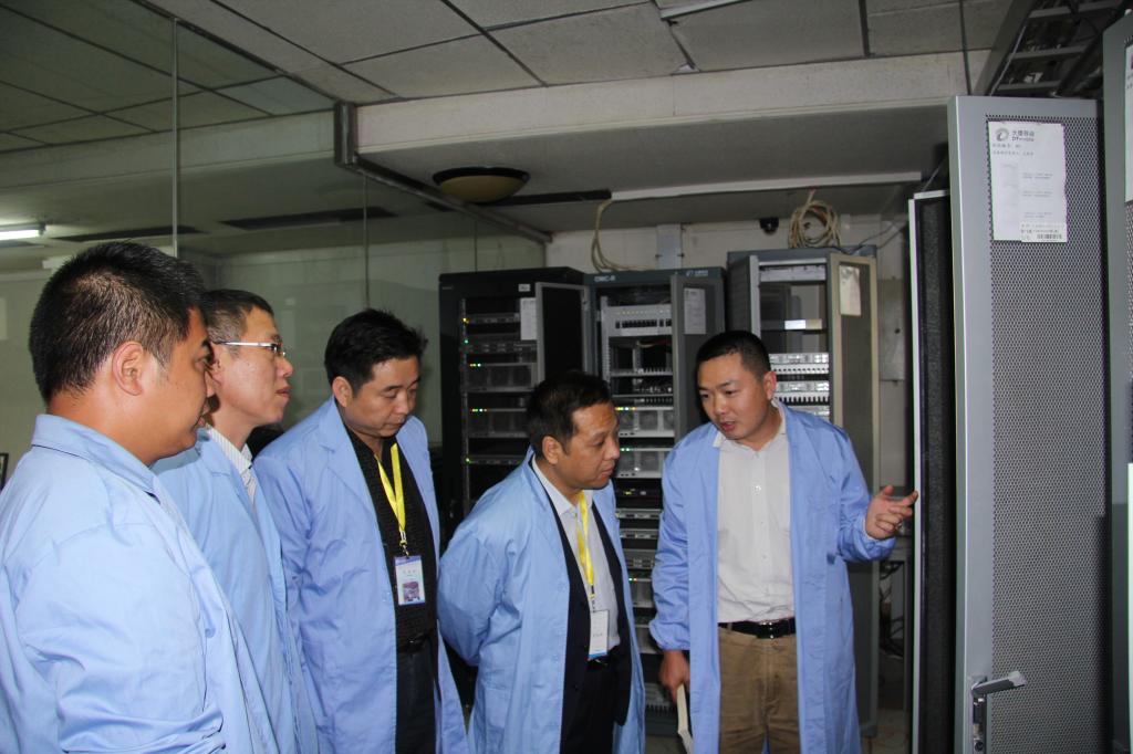 卢院长一行参观研发中心