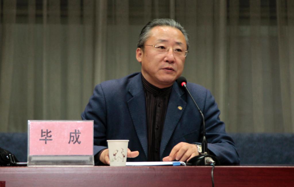 西法大毕成副教授应邀作报告