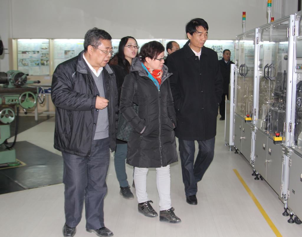 参会领导参观我院电气学院实训基地