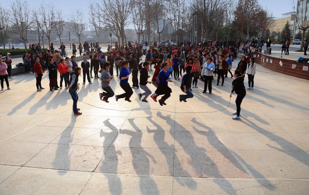 吕宏老师的摄影作品《跳•悦》获一等奖